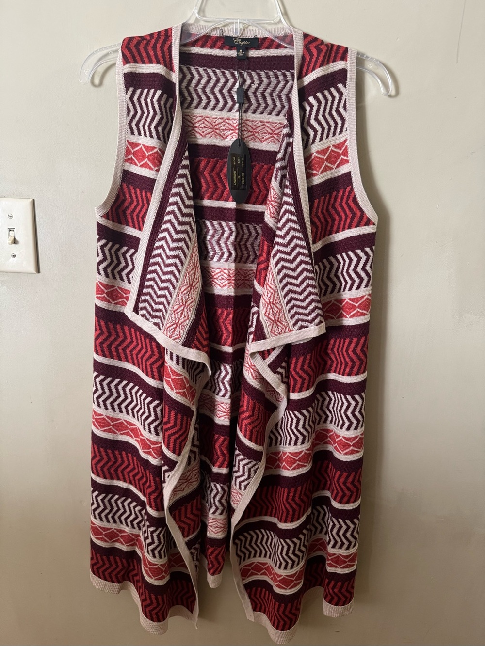 Cupio Red & Burgundy Asymmetrical Patterned Sleeveless Cardigan Vest
